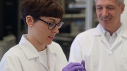 Marianne au labo : un hydrogel qui régénère des cordes vocales endommagées après une seule injection