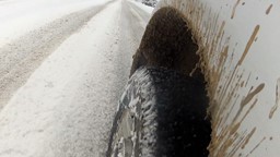 Comment les pneus d'hiver nous empêchent-ils de déraper?