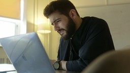 Rabii teste ses compétences pour décoder le langage non-verbal