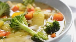 Est-ce que c'est vrai que la soupe au poulet, c'est bon contre le rhume?