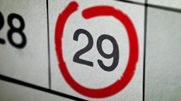 Pourquoi est-ce qu'à tous les 4 ans, le mois de février a 29 jours au lieu de 28?