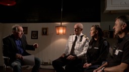 Table ronde avec des paramédics