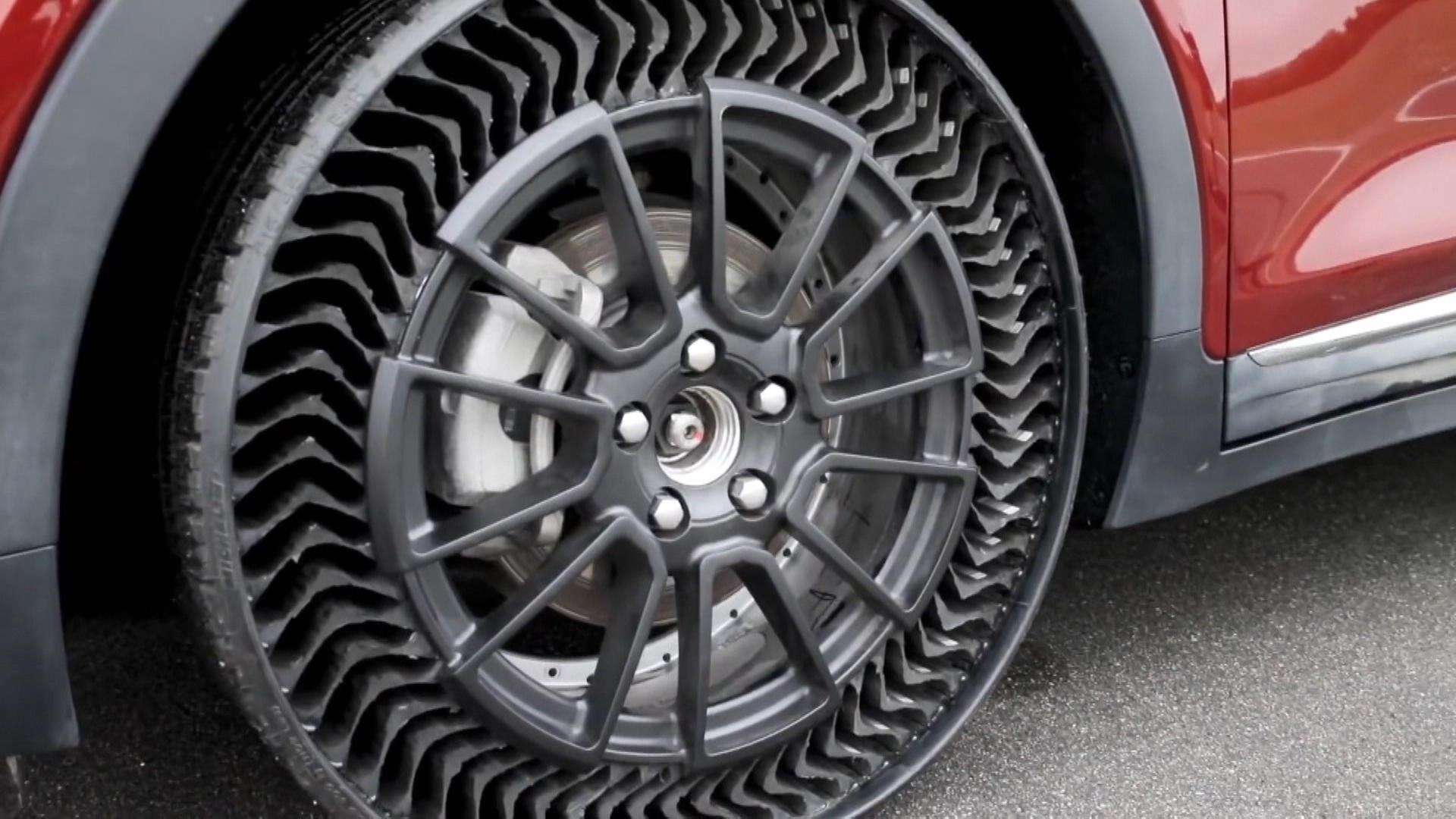 Un pneu increvable | Ça vaut le coût | Zone Vidéo Télé-Québec